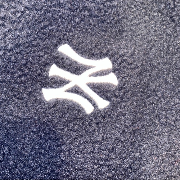 Womens New York Yankees Cutter & Buck Navy Cascade Sherpa Fleece Full-Zip Jacket - Picture 10 of 12